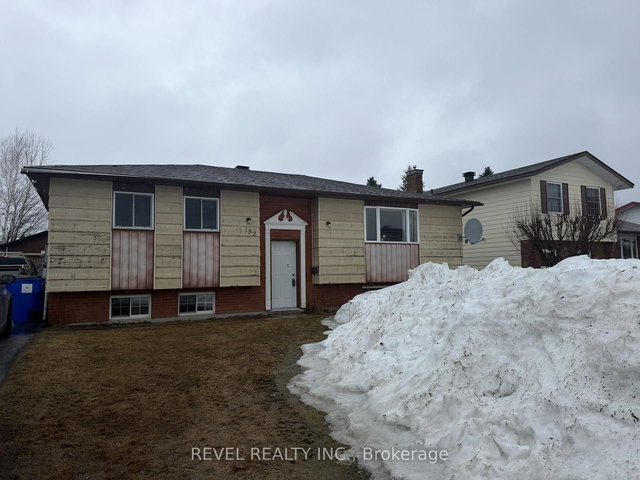 152 Malette Crescent