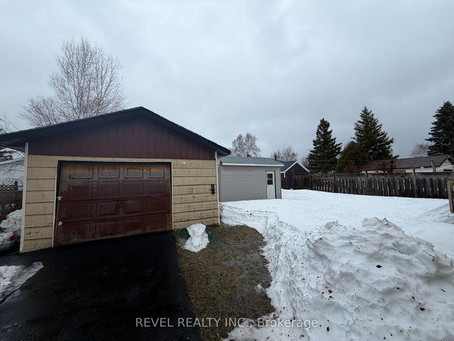 152 Malette Crescent