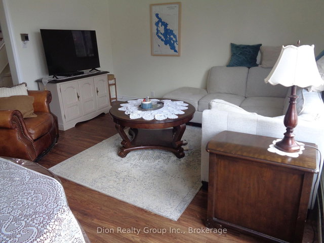 28 Premier Avenue W