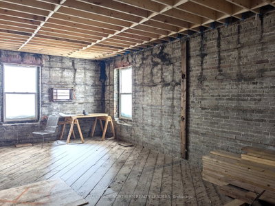 11 Spruce Street S — more photos