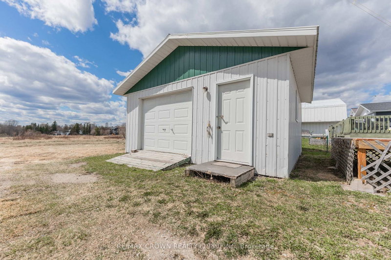 32 Frontenac Crescent