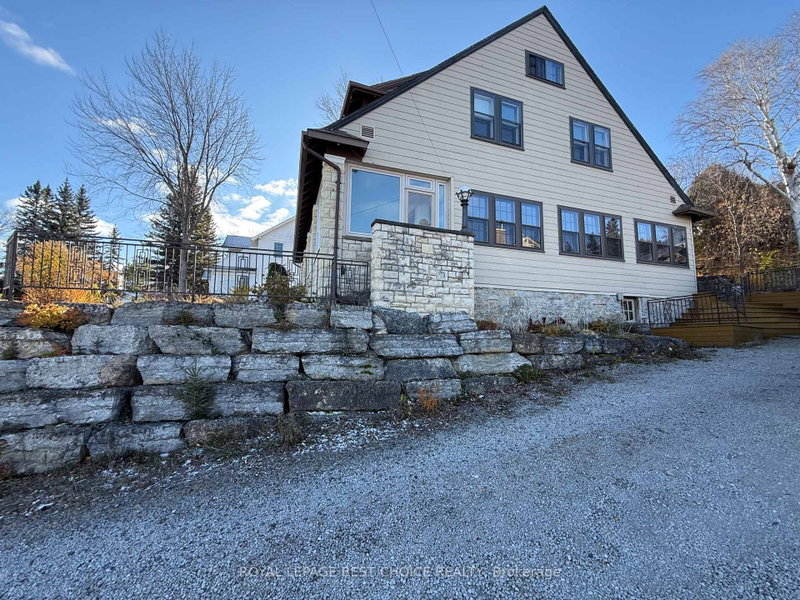 646 Lakeshore Road S