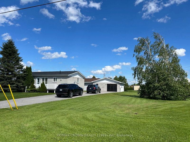 17 Tremblay, Fauquier Avenue S