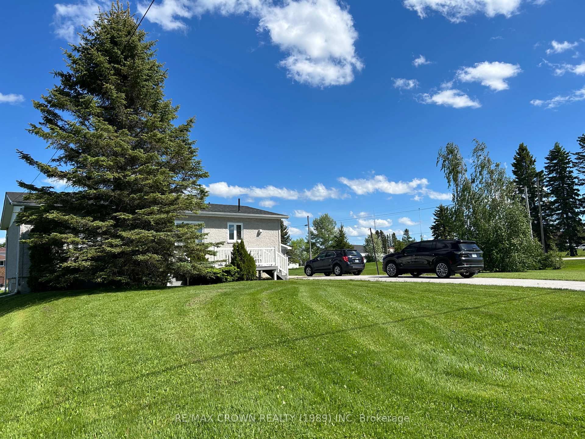 17 Tremblay, Fauquier Avenue S