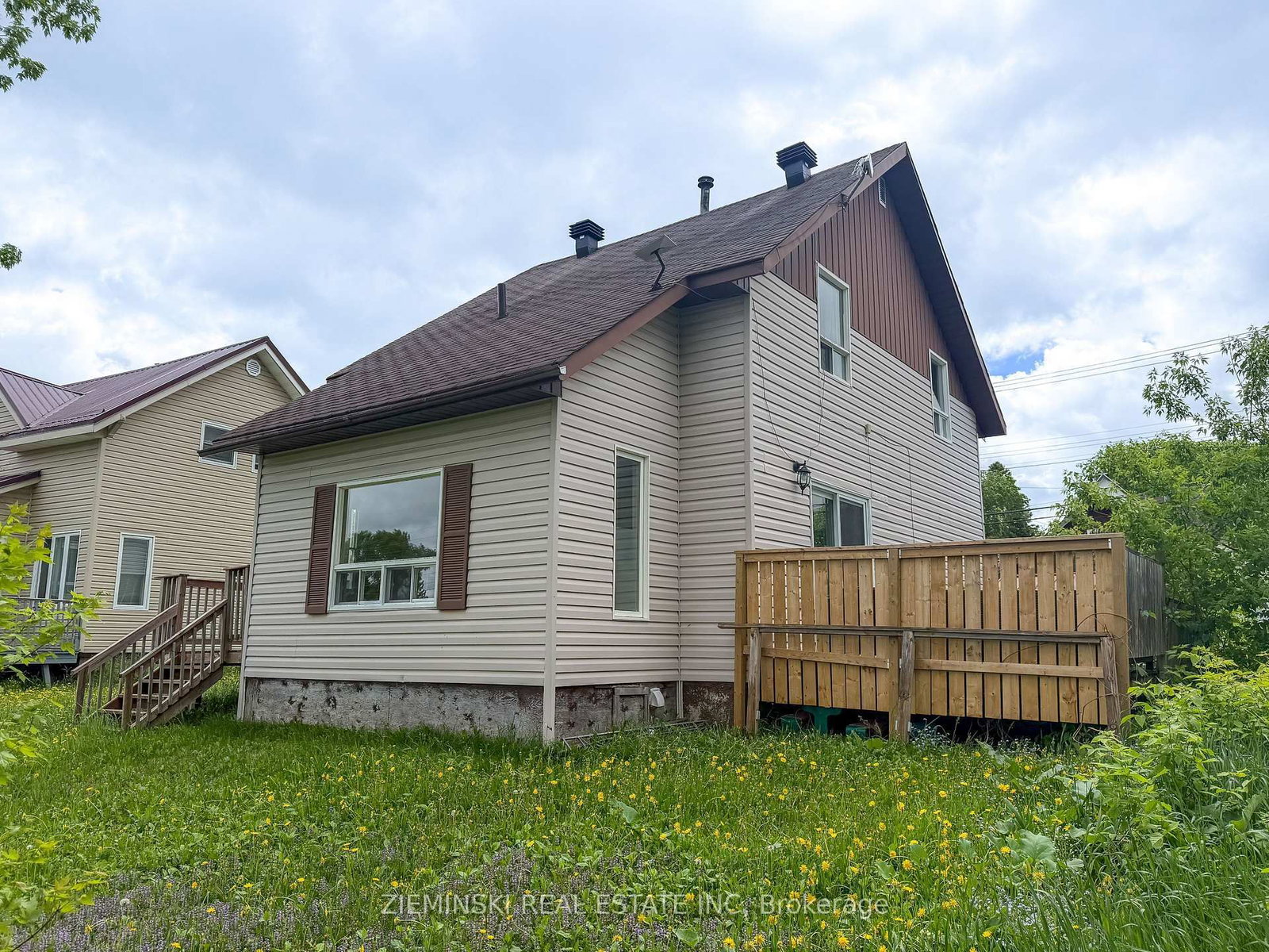 143 Essex Avenue • Iroquois Falls, ON photo 3