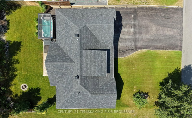 273 Cosman Crescent