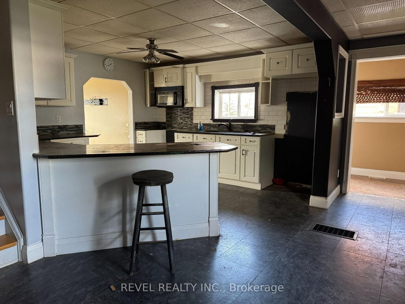 56 Strachan Ave photo 5