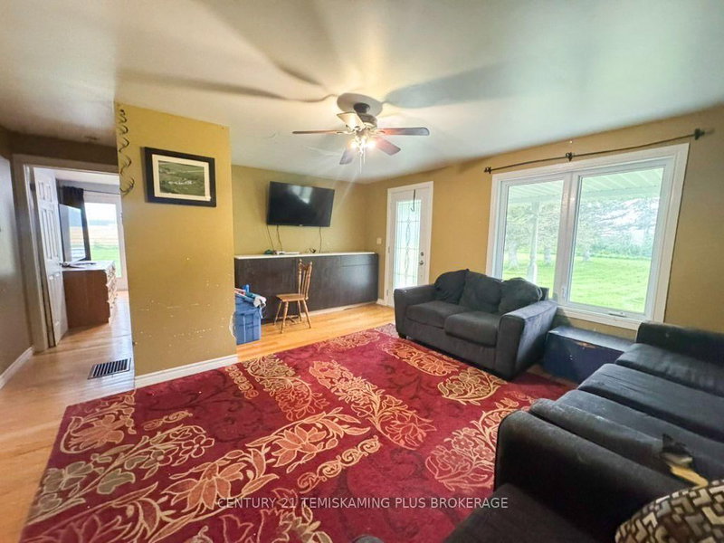 882881 65 Highway E photo 4