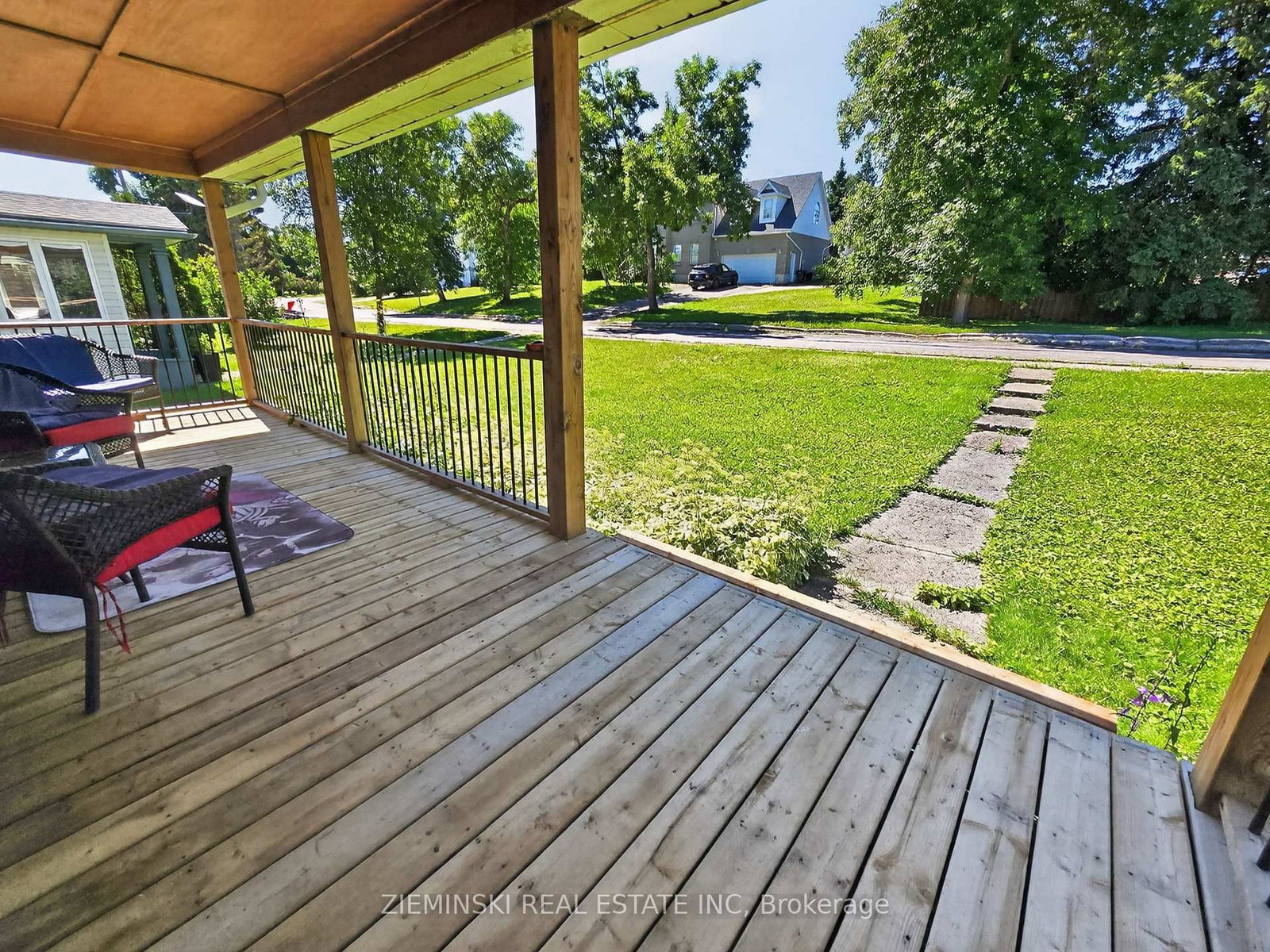 137 Cambridge Avenue • Iroquois Falls, ON photo 2
