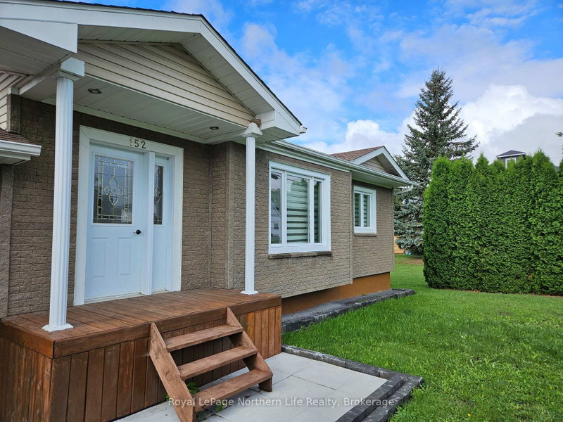152 PINE Street W