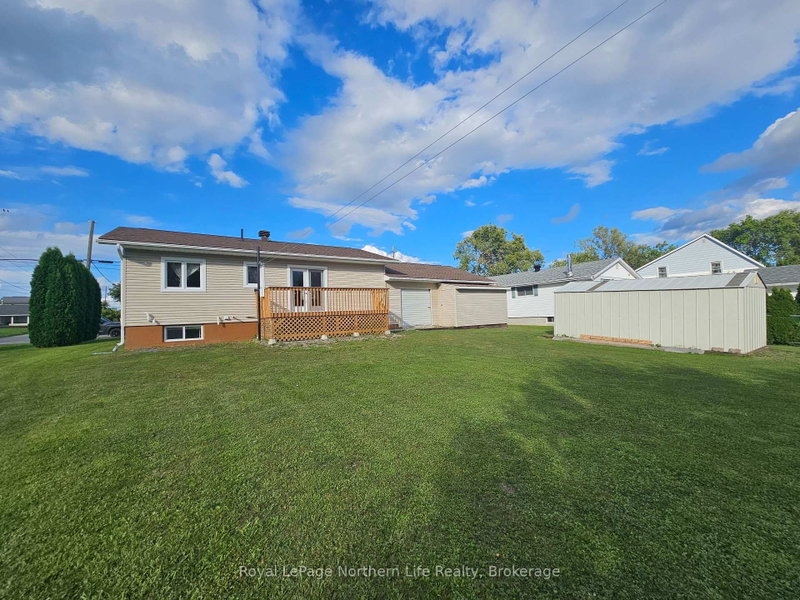 152 PINE St W photo 5