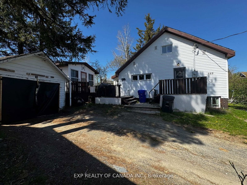 582 Government Road W