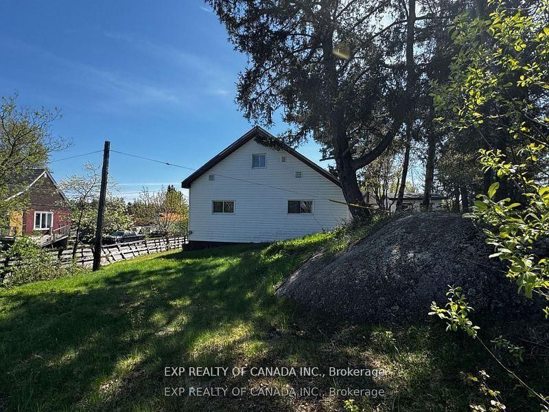582 Government Road W