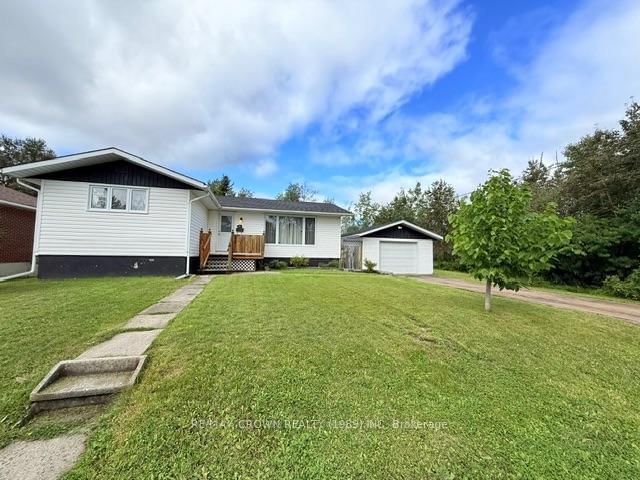 32 Winnipeg Street