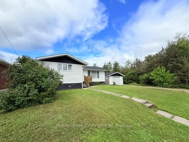 32 Winnipeg Street
