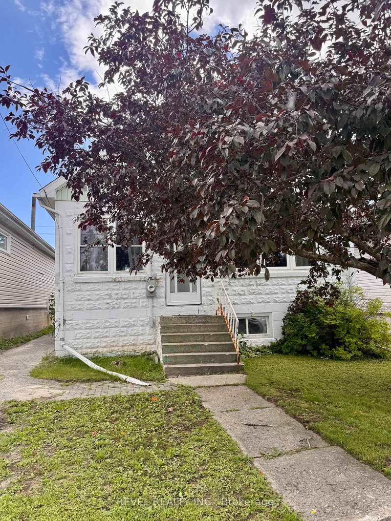 121 Floral Avenue
