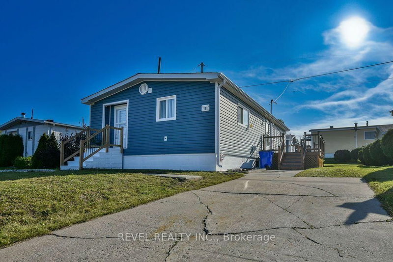 18 Grasslands Road