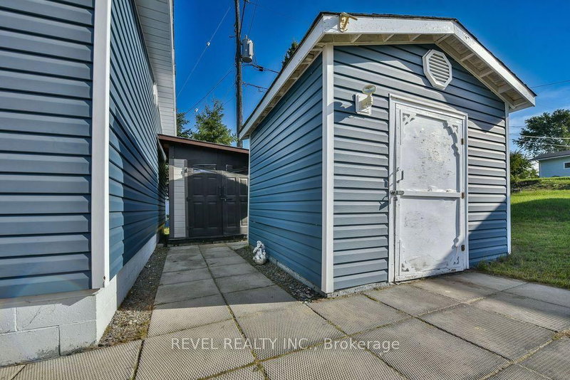 18 Grasslands Road