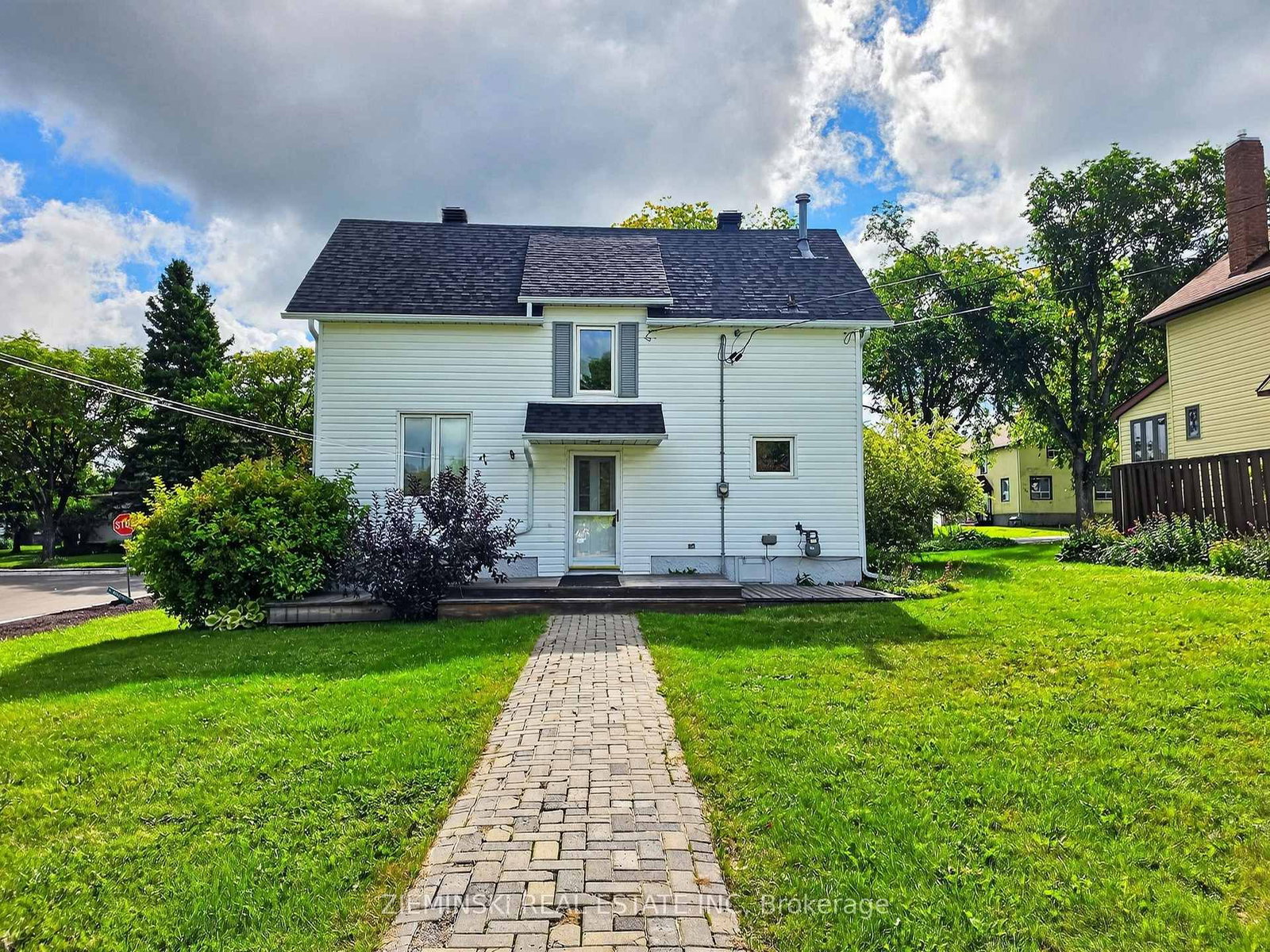 118 Buckingham Avenue • Iroquois Falls, ON photo 3