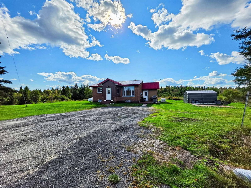 PT LT 4 CON 5 Newmarket TWP, 11 Highway