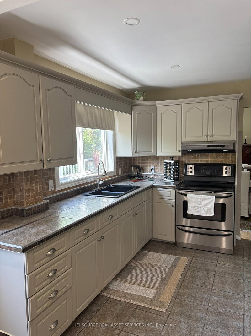 825 Rheaume Crescent