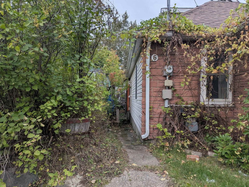 6 Boundary Lane