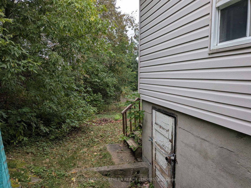 6 Boundary Lane