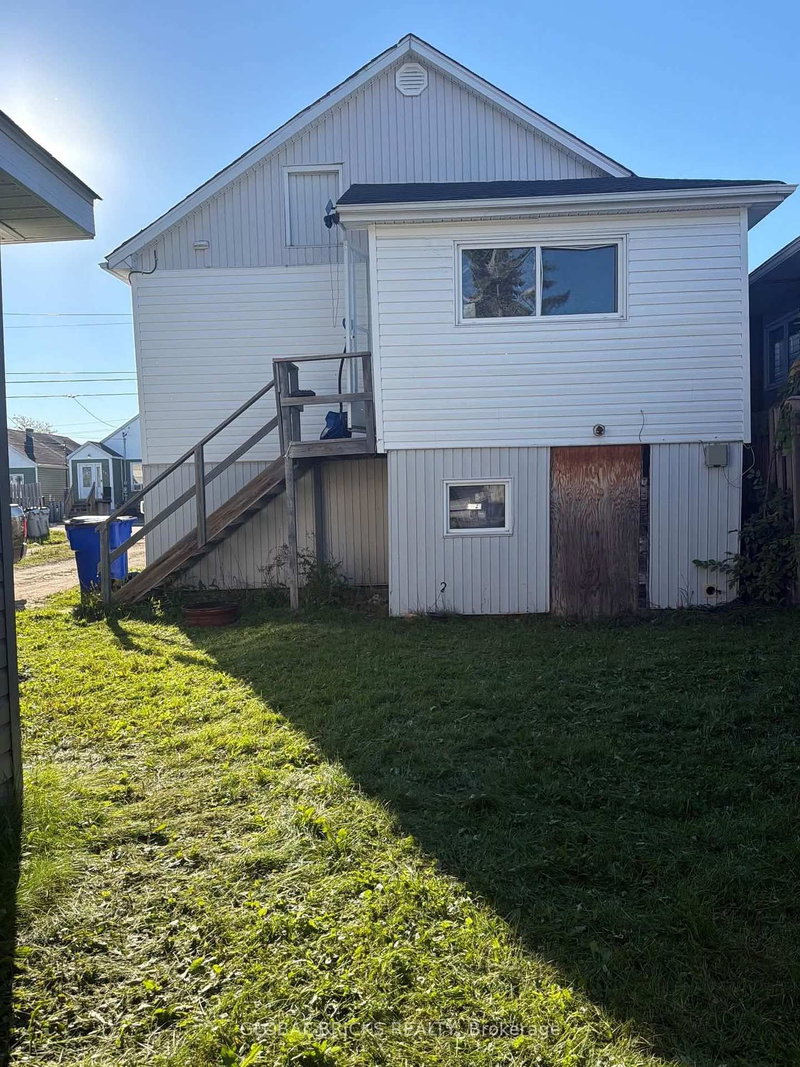 314 Birch St N photo 2