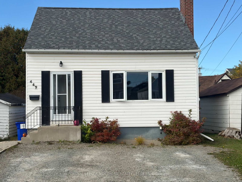449 Toke St N photo 1