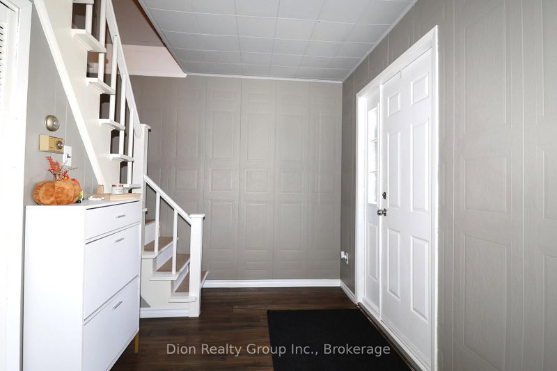 4 Brown Ave photo 2