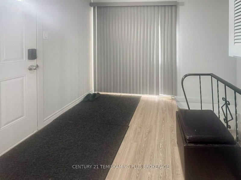 88 Katherine St photo 3