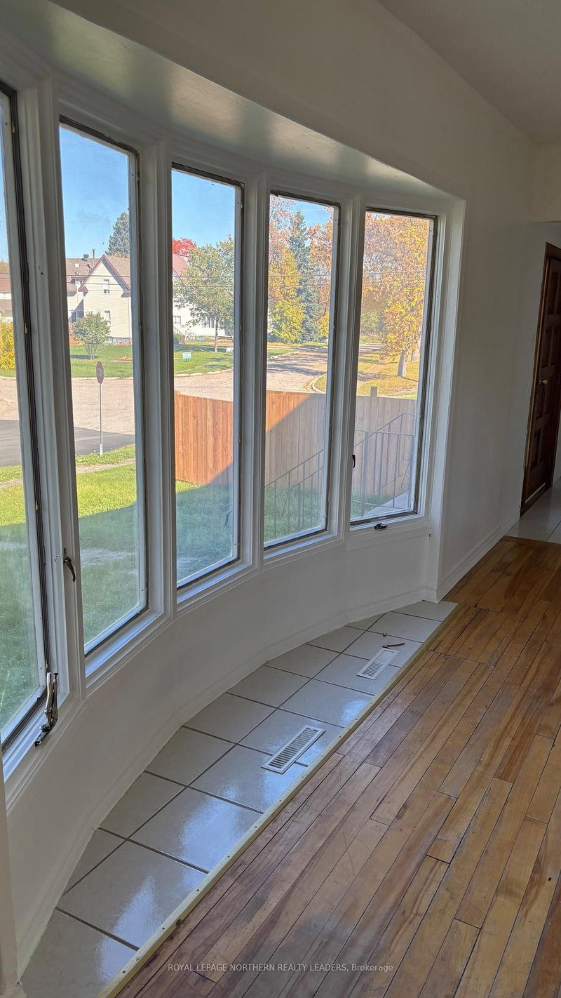 137 Essex Ave photo 4