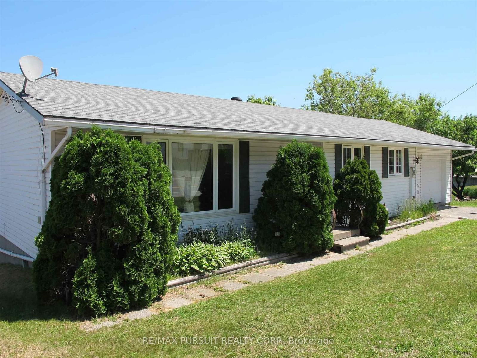 Building in 495 Lakeshore Road