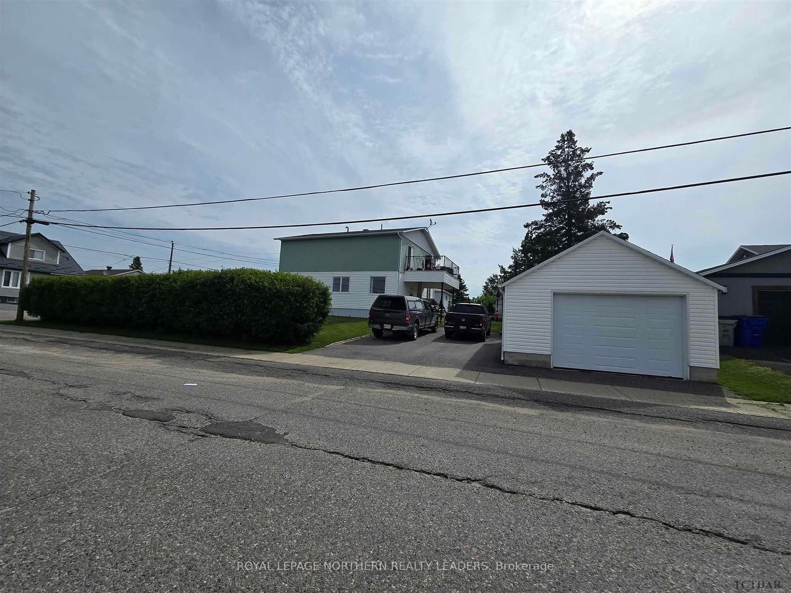 Listing photo 2