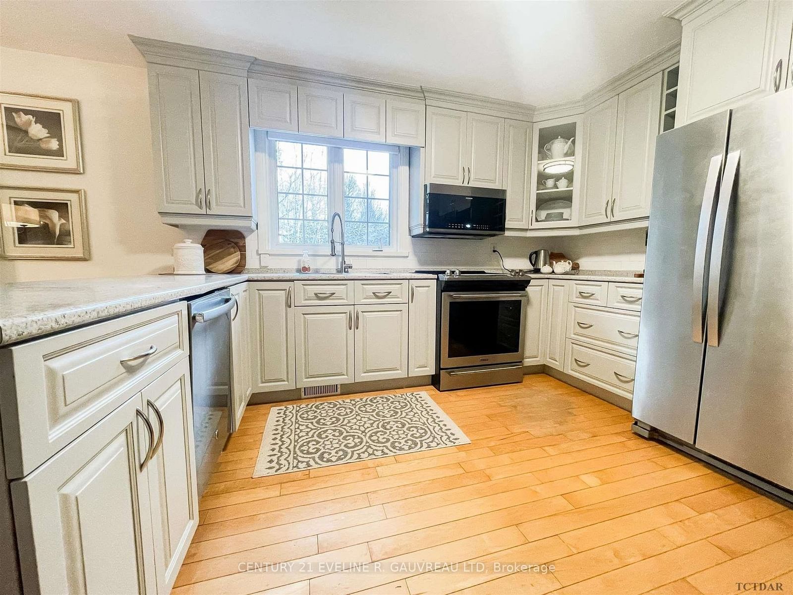 Listing Image 7