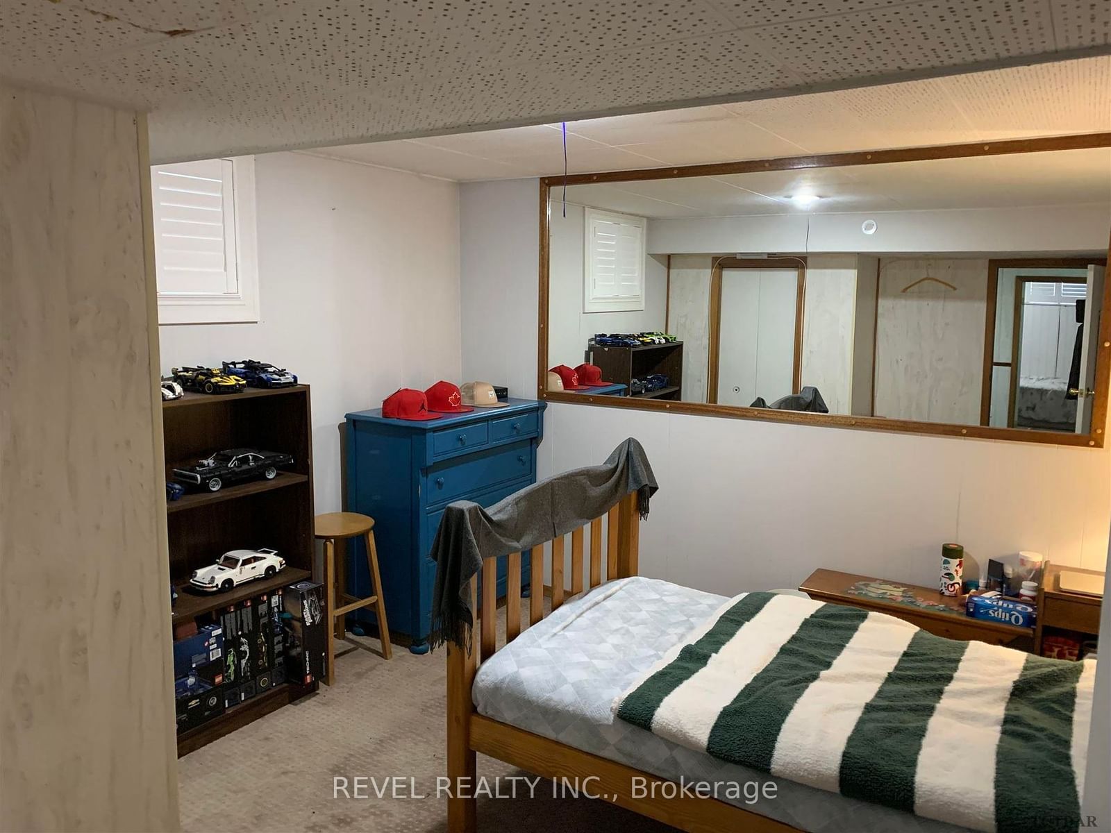 Listing Image 9