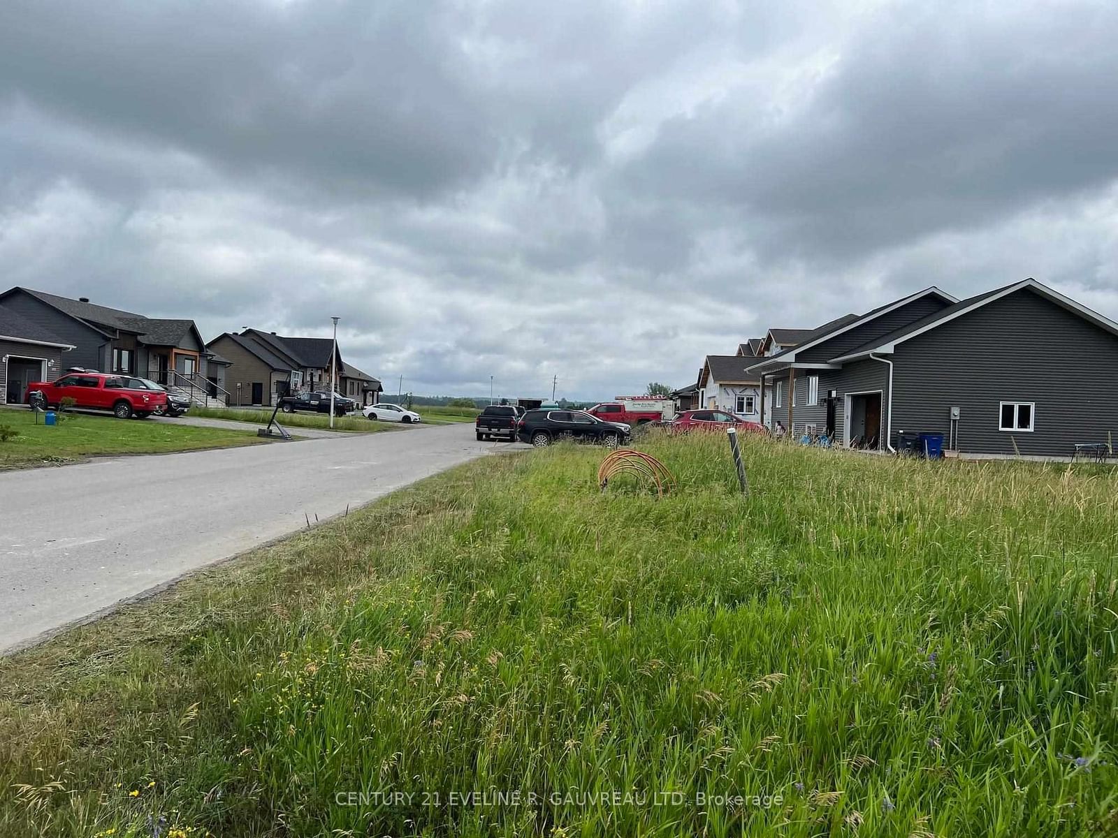 Listing Image 4