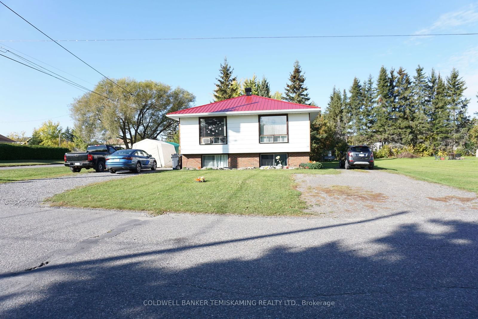 Semi-Detached House sold at 141 & 143 Station Street, Temiskaming Shores, Haileybury, P0J 1R0 - MLS: T9388317
