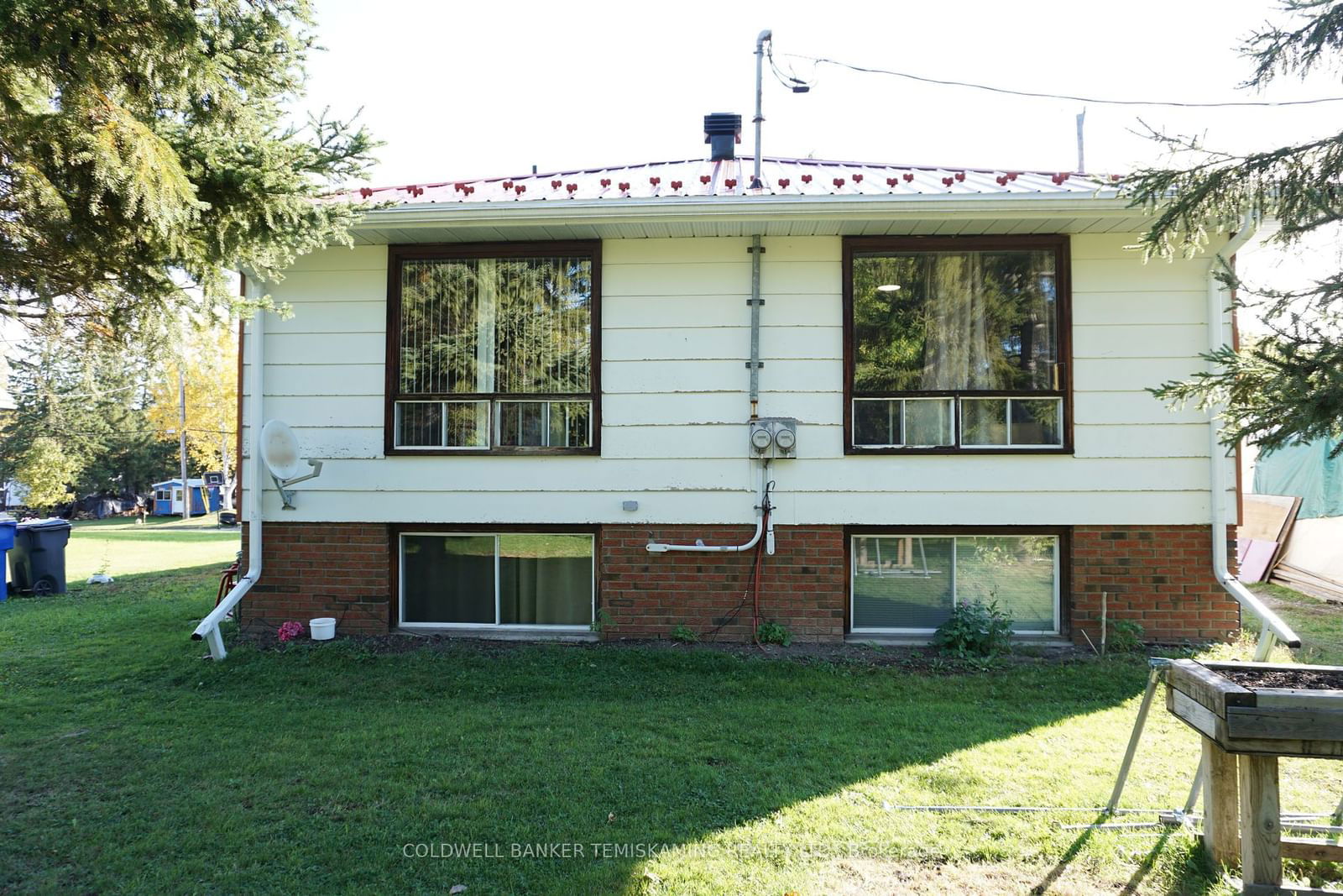 Semi-Detached House sold at 141 & 143 Station Street, Temiskaming Shores, Haileybury, P0J 1R0 - MLS: T9388317