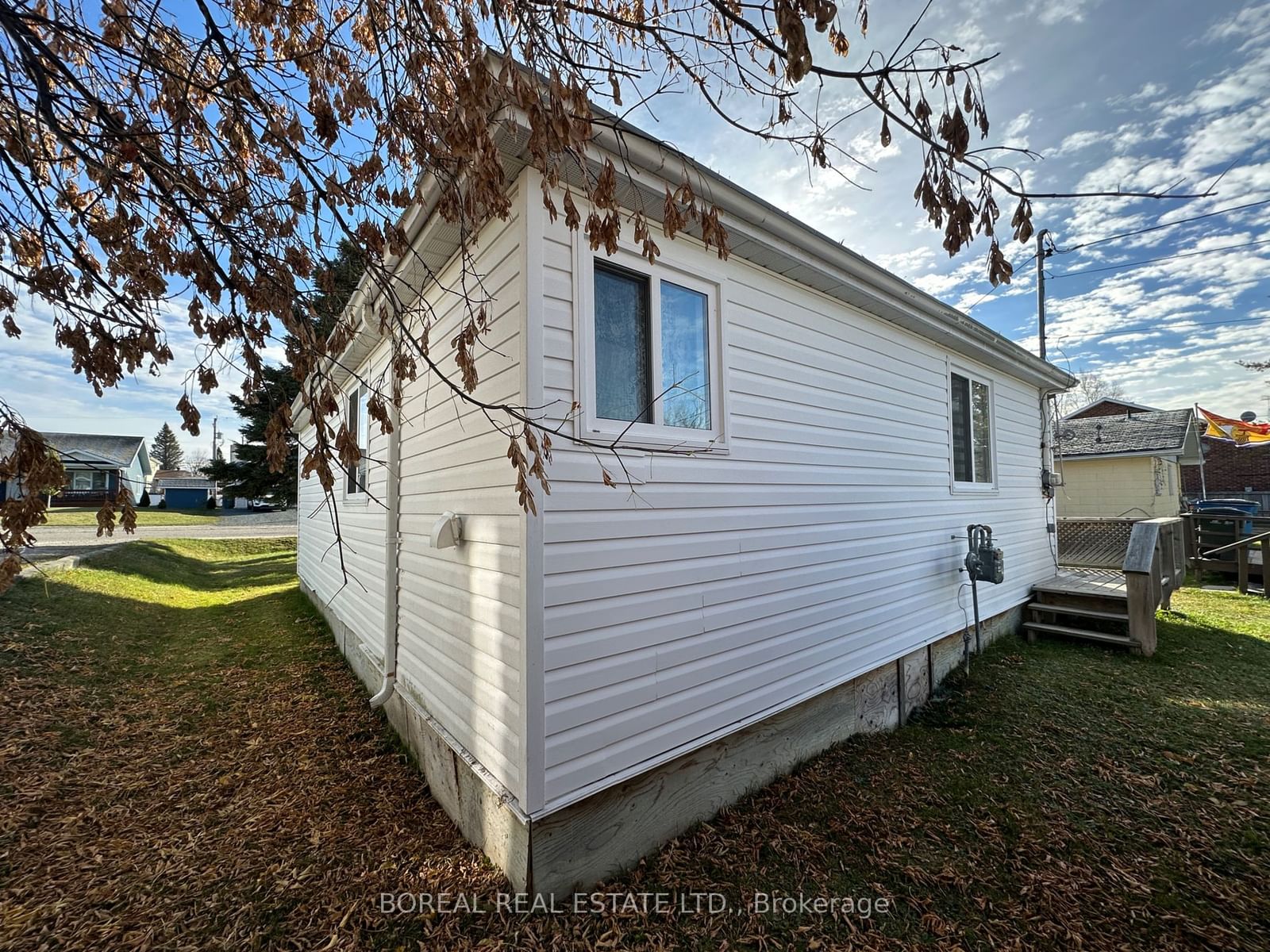Listing Image 4
