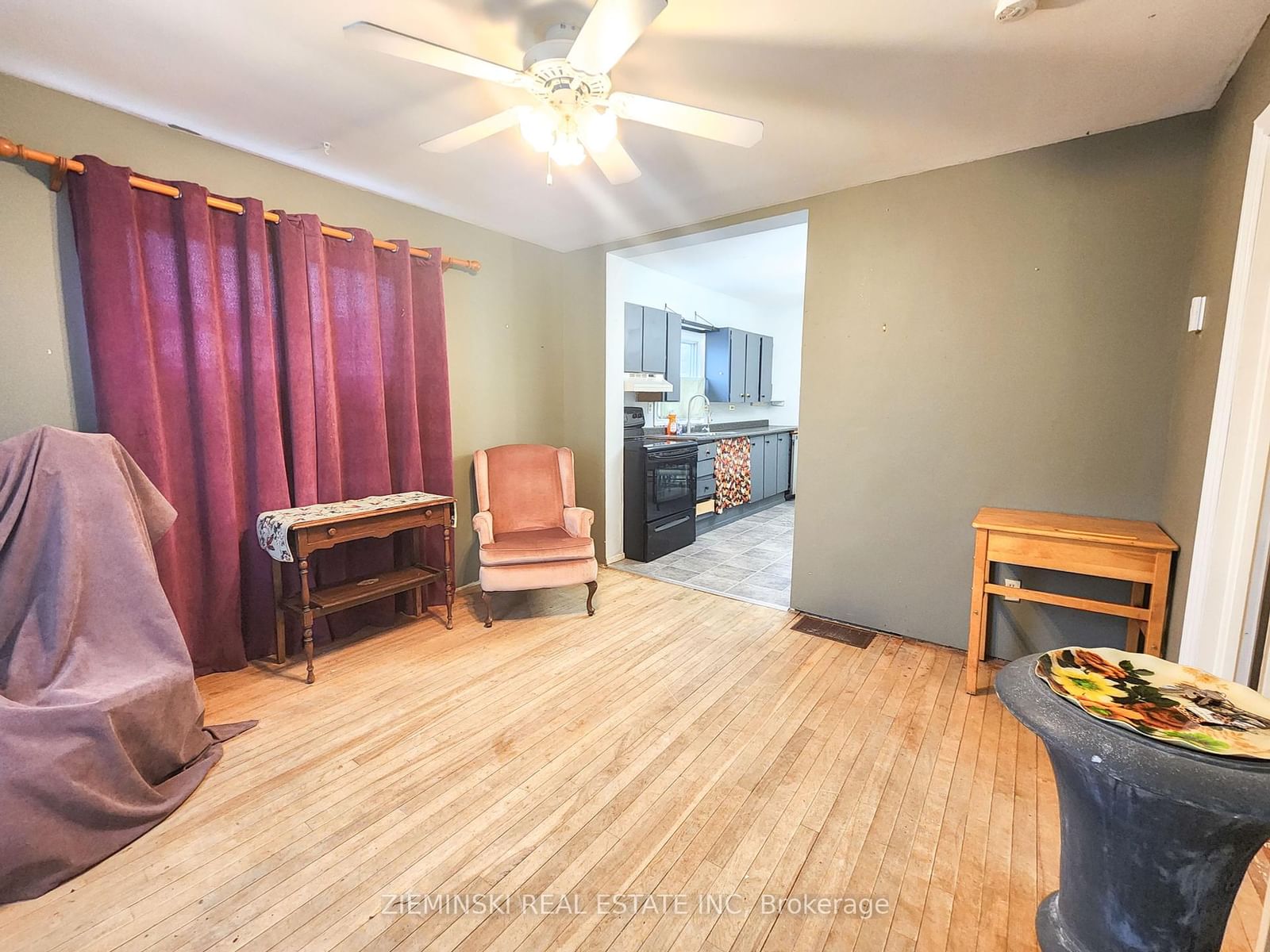 Listing Image 7