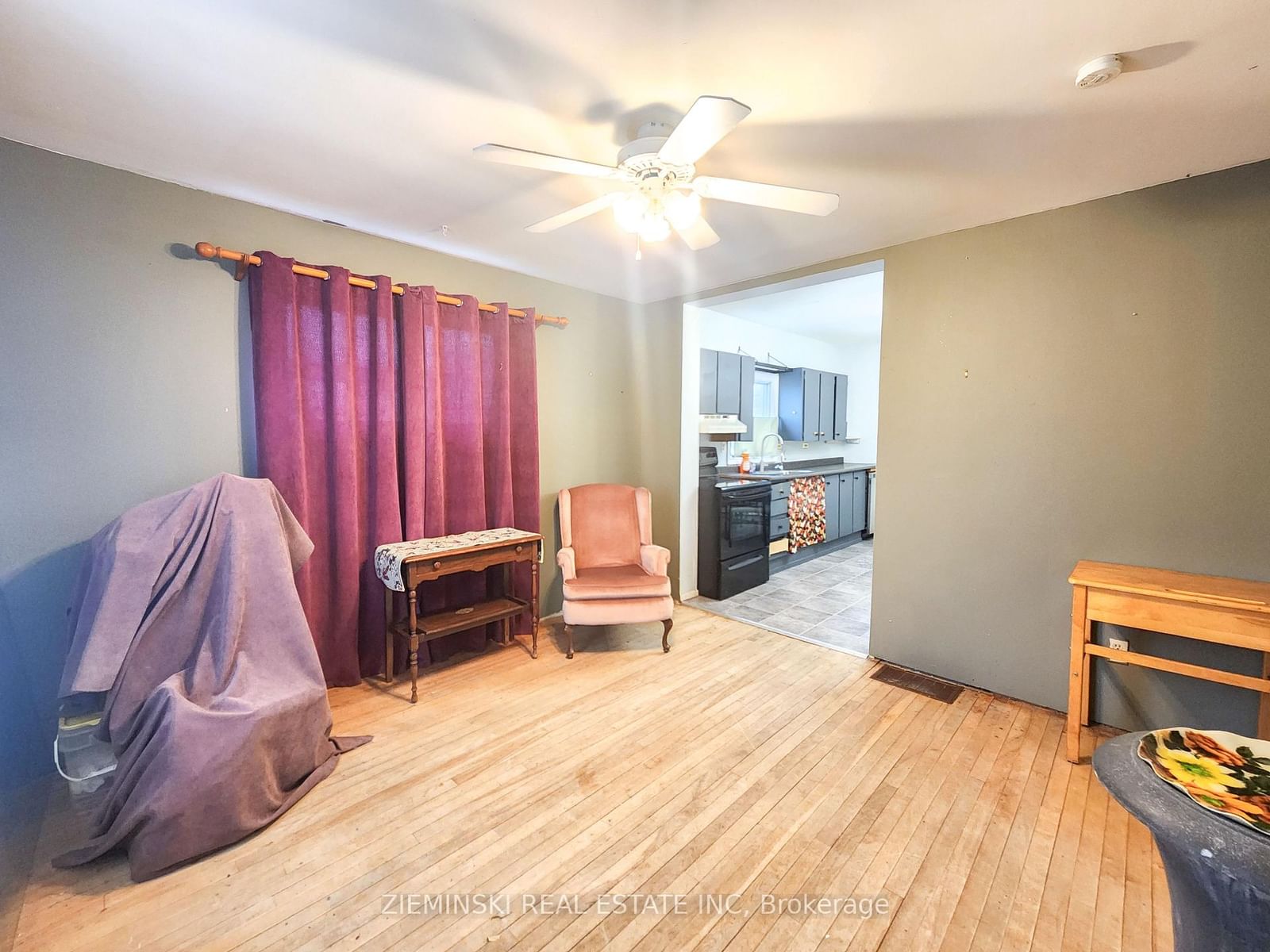 Listing Image 9