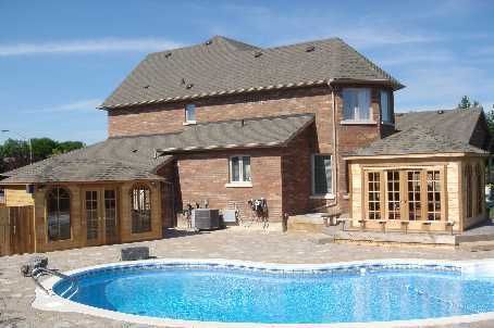 2489 Olinda Crt, Mississauga, L5C4P5 | Image 2