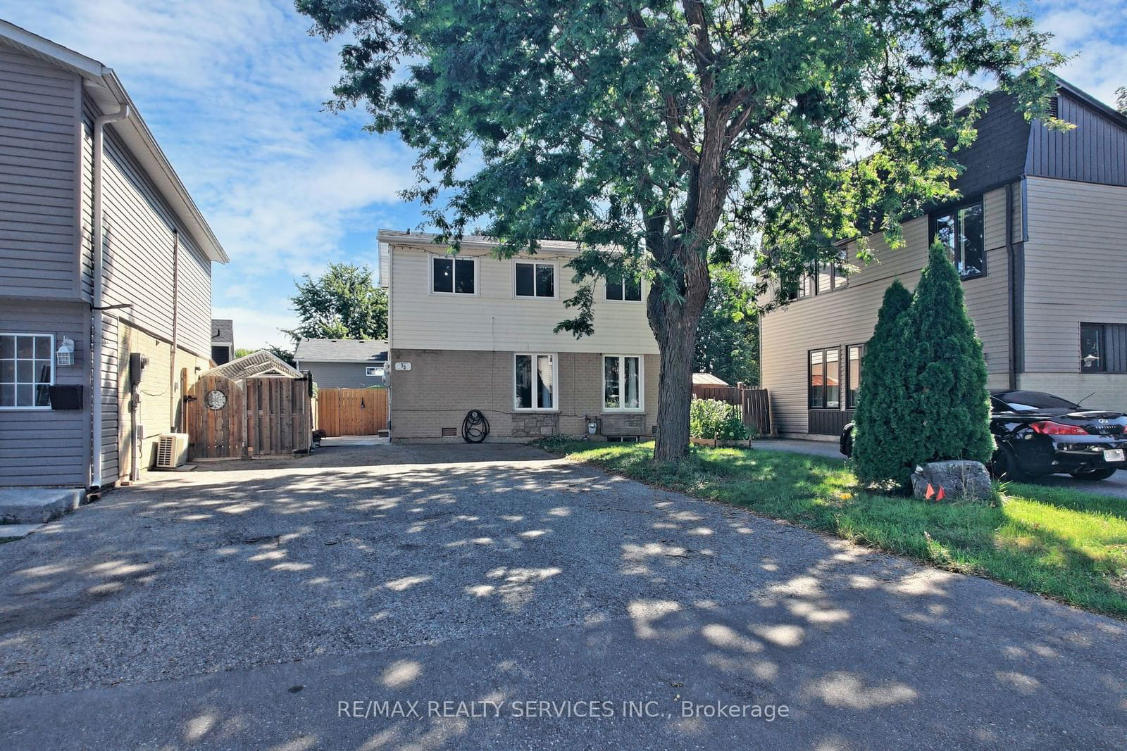 Building in 33 Hazelglen Court