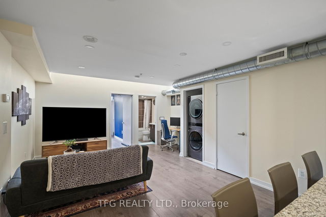 318 - 1410 Dupont Street