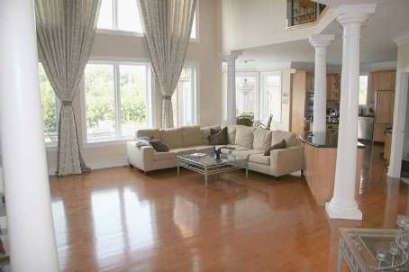 2489 Olinda Crt, Mississauga, L5C4P5 | Image 2