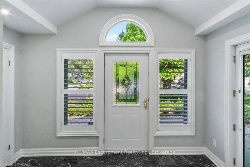 492 COUNTRY CLUB Cres, Mississauga, L5J 2R2 | Image 3