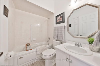 Unit 11 — 1010 CRISTINA Crt, Mississauga - Clarkson image-0-4