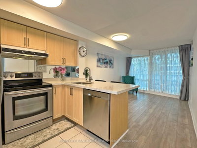 Unit 305 — 33 Elm Drive W — photo 4