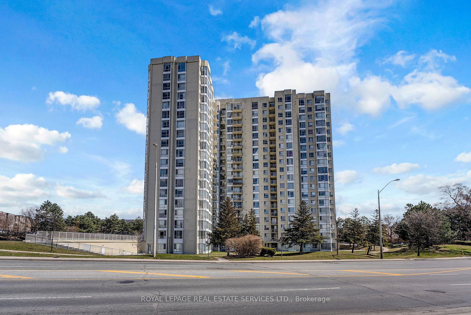 Building at 3077 Weston Road, Toronto, Humberlea-Pelmo Park W5